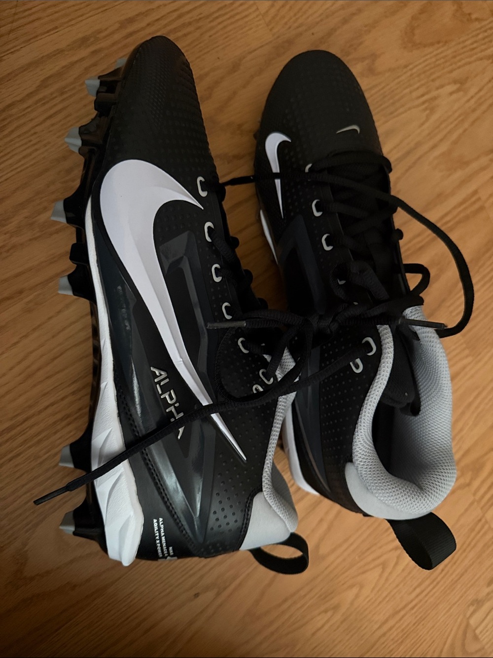 Nike Alpha Menace 4 Varsity Men’s Football Cleats, Black, Size 10.5, FN0027-001